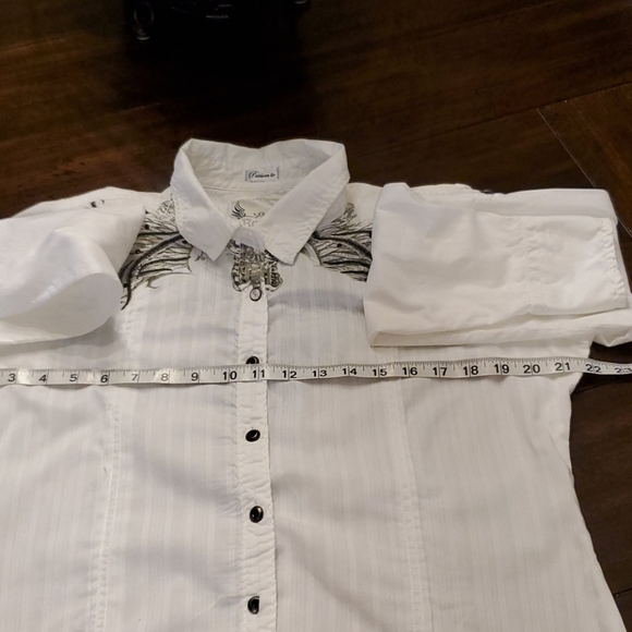 Women's Roar Button Down - Picture 6 of 9
